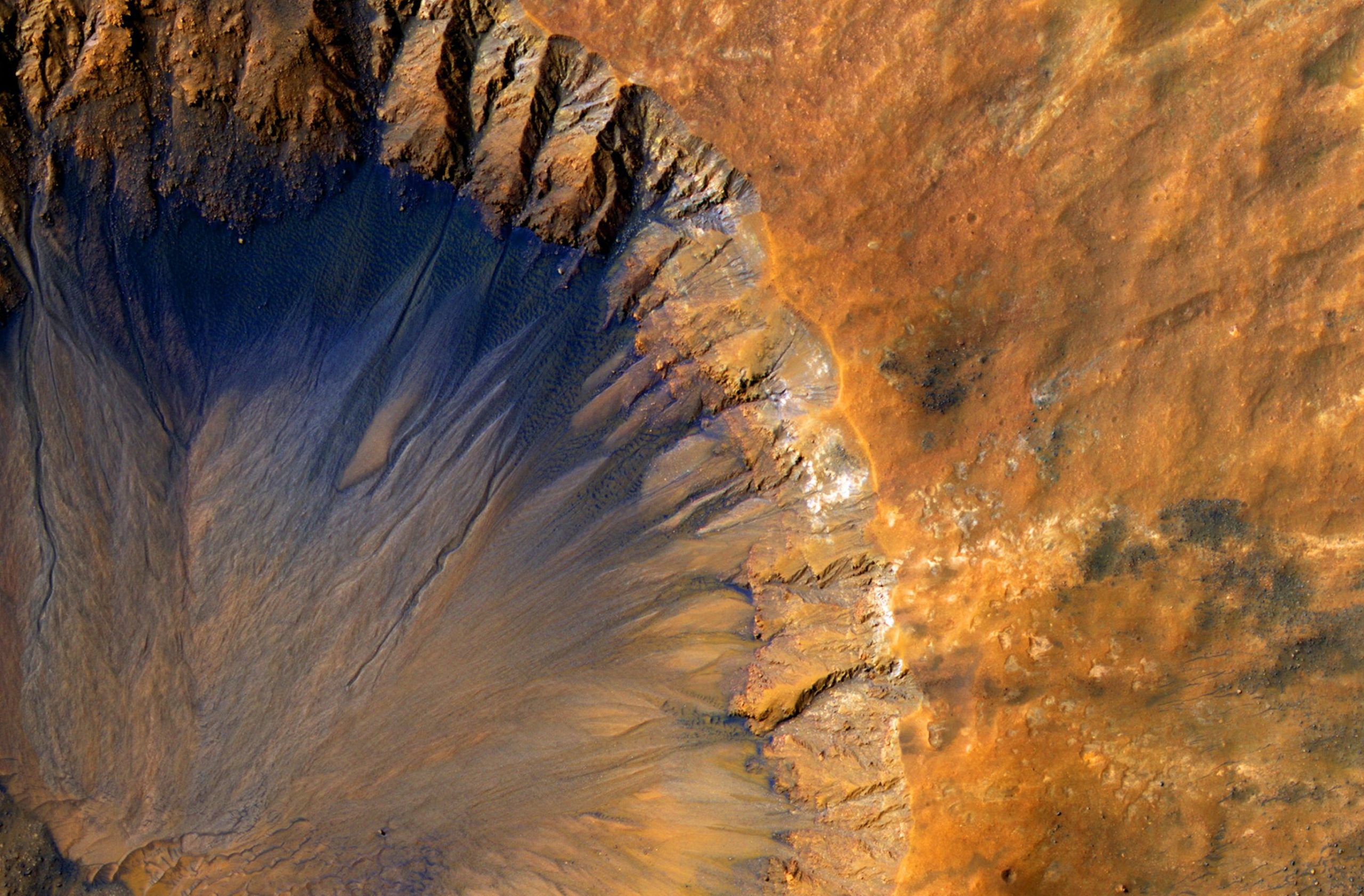 Sirenum Fossae crater, Mars. 