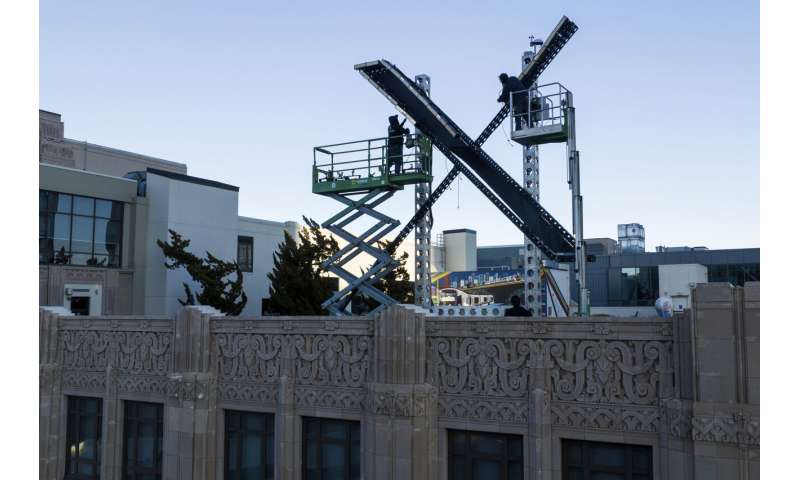 'X' logo installed atop Twitter building, spurring San Francisco to investigate permit violation