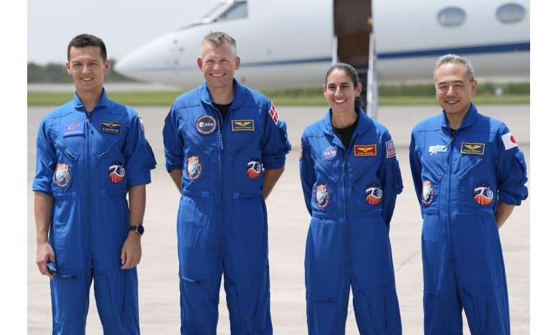 New crew for the space station launches with 4 astronauts from 4 countries