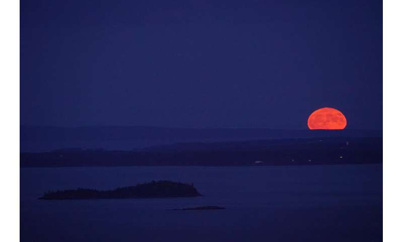 Photos: The first supermoon in August rises around the world