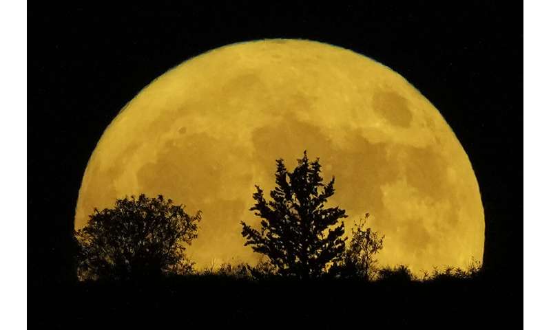 Photos: The first supermoon in August rises around the world