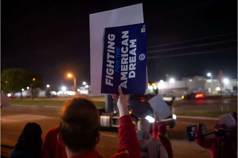 UAW members picket outside of the Local 900 headquarters across the street from the Ford assembly plant in Wayne, Michigan