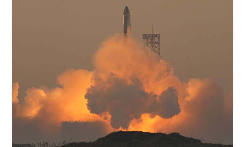 SpaceX launches its giant new rocket but a pair of explosions ends the second test flight