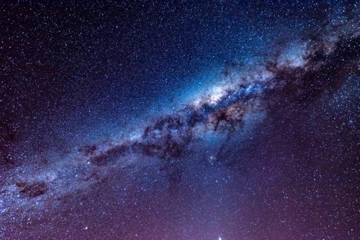 Milky Way visible in the night sky - illustrative photo. Even though it is difficult to imagine a flat universe, this theory may be right. And, it has nothing to do with the infamous flat Earth theory.