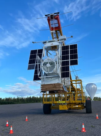 The solar observatory Sunrise III shortly before launch. The large balloon (in the background to the right) is already partially filled with helium.  

© MPS (D. Germerott)