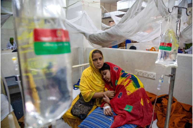 People suffering from dengue in Bangladesh -- climate change is believed to be increasing the spread of the sometimes deadly disease