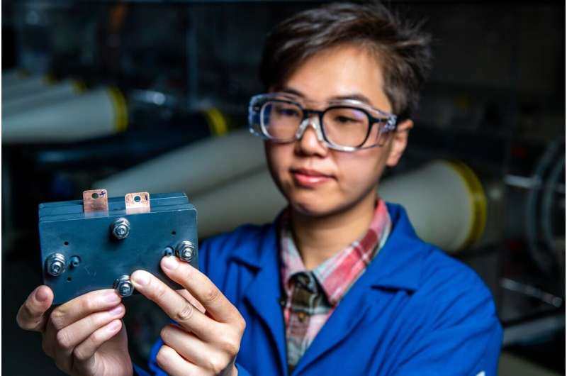 Mini flow battery speeds energy storage research