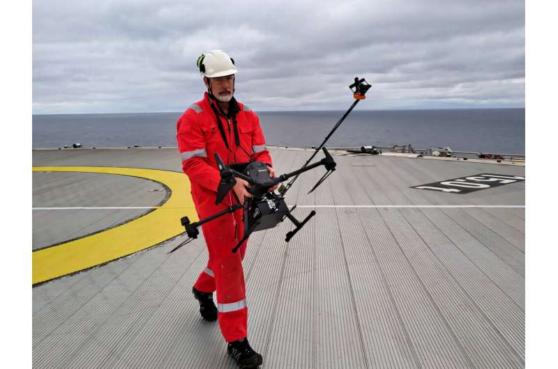 Daniel Krause, a research engineer at SINTEF, measures methane emissions on an offshore platform. Credit: SINTEF New method detects major methane leaks—the good news is that many can be repaired quickly