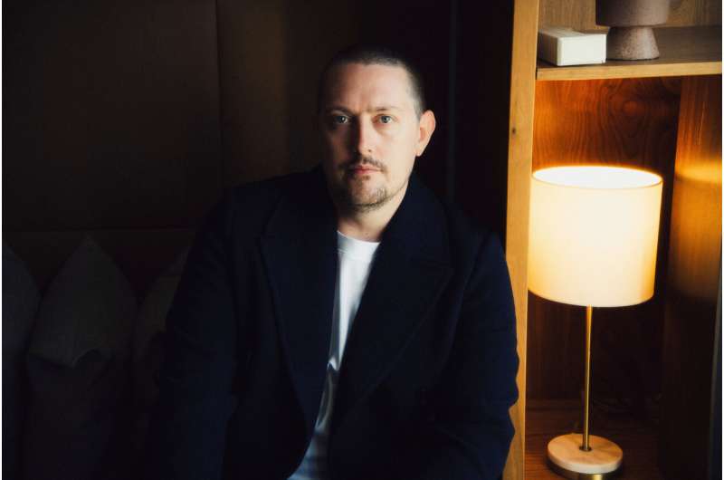 This photo provided by Hallwood shows British AI music creator Oliver McCann, on Aug. 7, 2025, in West Hollywood, Calif. Credit: Hallwood via AP The success of AI music creators sparks debate on future of music industry